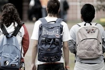 studenti-vanno-a-scuola